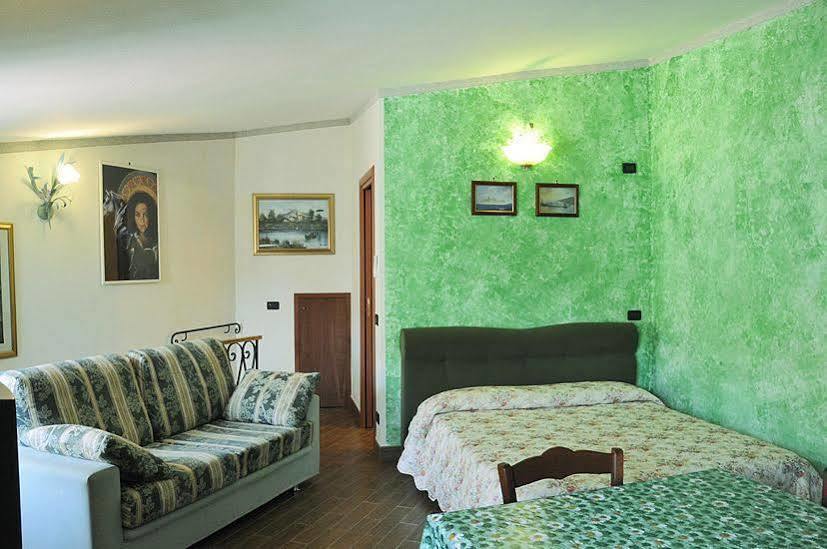 Michela Rooms Riomaggiore Extérieur photo